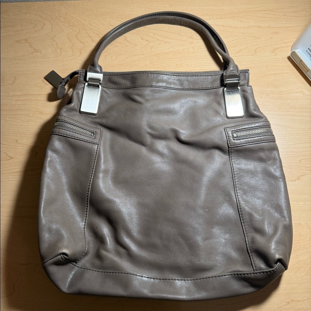 Banana Republic medium size leather shoulder bag